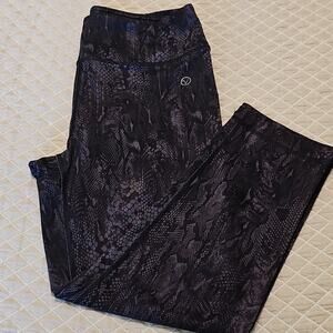 VOGO Athletica Black Snake Skin Pattern Leggings Small